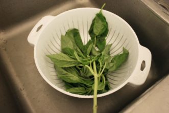 Wash and dry herbs thoroughly before use.