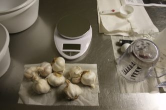 Peel and wash garlic before use.