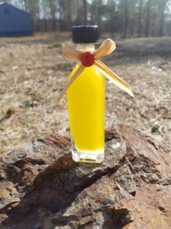 Vinegar and oil may separate. Give a through shake before use.