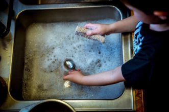 Clean dishes help keep your family healthy! Image courtesy of Pixabay 