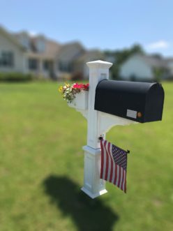 A mailbox post with a planter can add curb appeal to your home’s entrance. Terasa Lott, ©2021, Clemson Extension