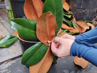 I inserted magnolia leaves into the raffia floral wire, alternating the leaves to create an interesting design.