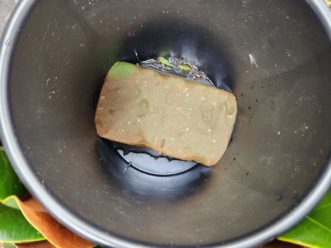 Large blocks of wet floral foam are not necessary to support the design. A presoaked small block is used only to give weight to the container.