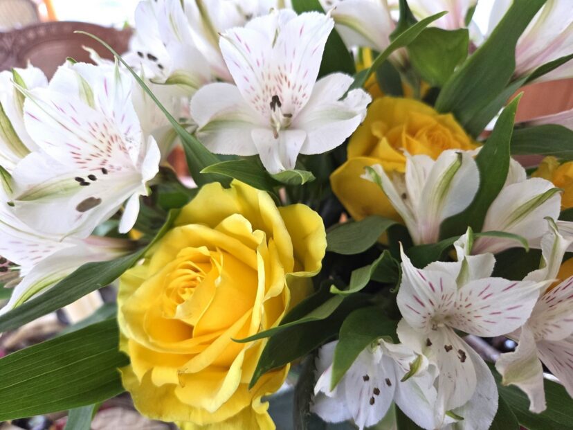 Bouquet of yellow roses and Peruvian lilies symbolizing friendship, mutual support, joy, and devotion in the language of flowers.
